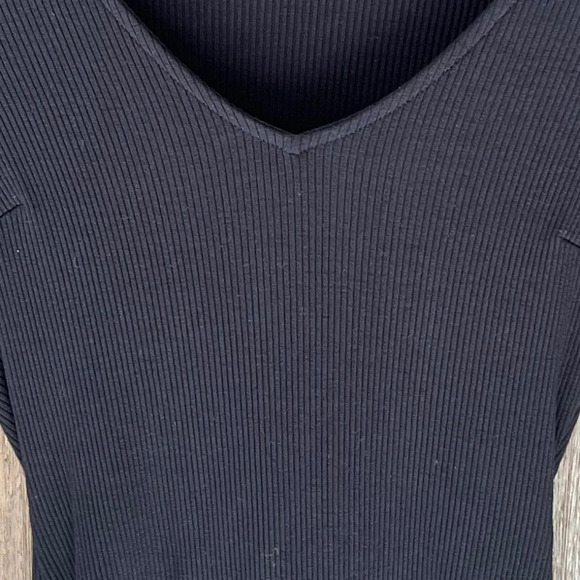 Vici Ribbed Long-Sleeve V-neck Bodysuit in Black Size Medium - Picture 5 of 8